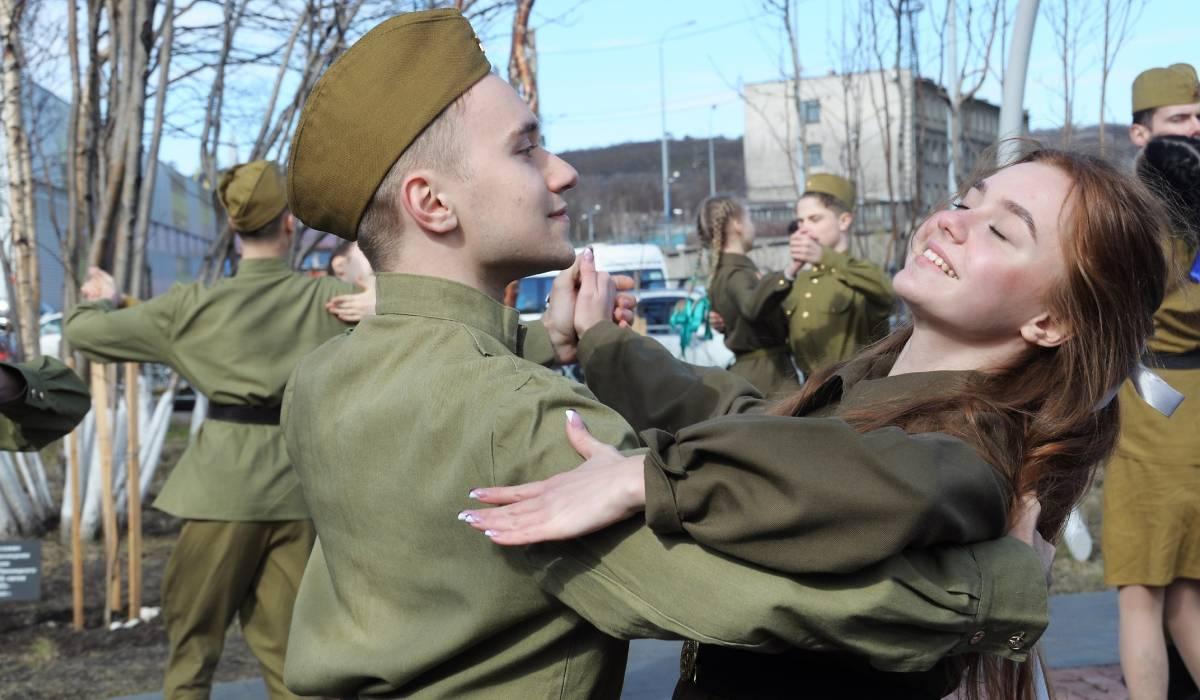 «Случайный вальс» станцуют в Мурманске в День Победы